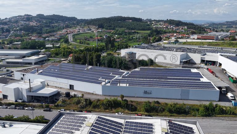 Unidade Industrial Completa · Armazém + Tinturaria