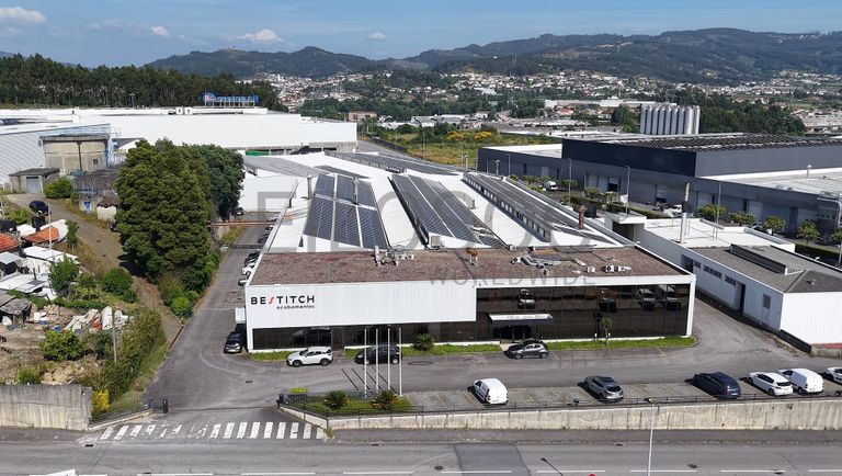Unidade Industrial Completa · Armazém + Tinturaria