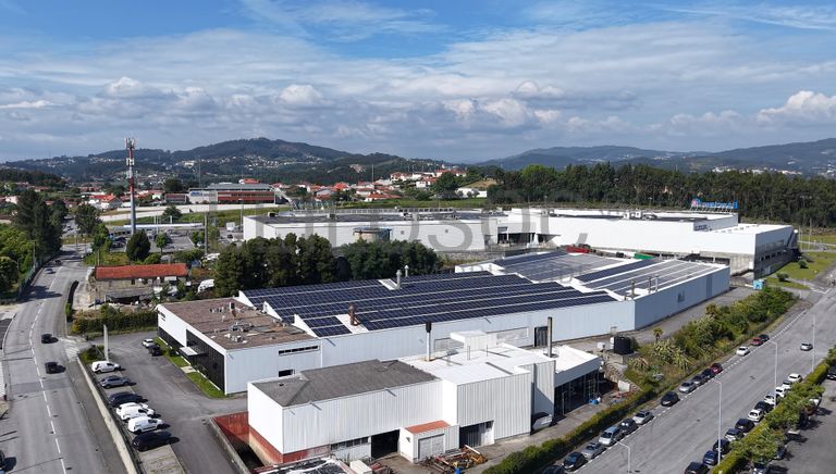 Unidade Industrial Completa · Armazém + Tinturaria