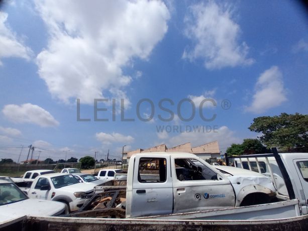 9 Veículos Nissan Hardbody