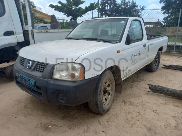 9 Veículos Nissan Hardbody