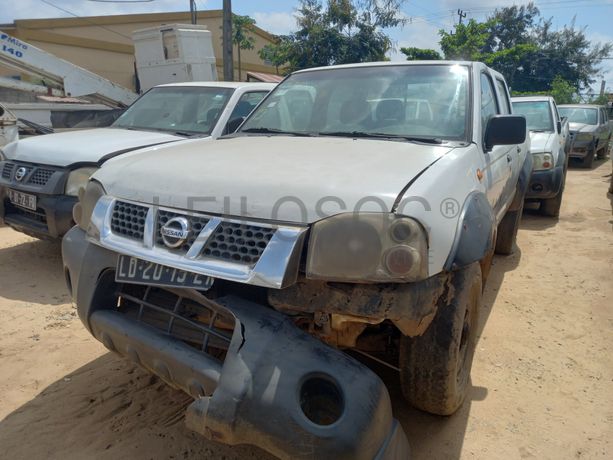 9 Veículos Nissan Hardbody