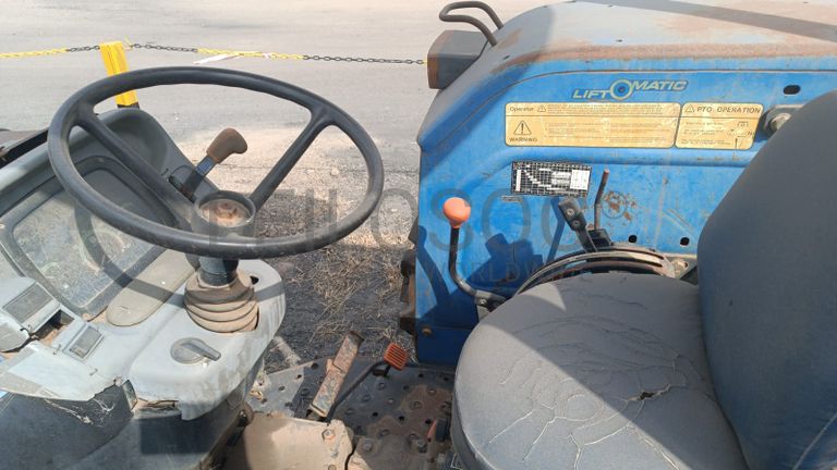 Trator New Holland/NHTT75