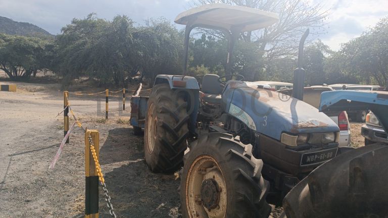 Trator New Holland/NHTT75