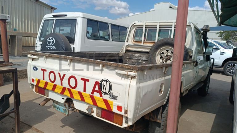 Toyota/LandCruiser - 2013