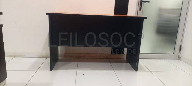 Secretária com gavetas