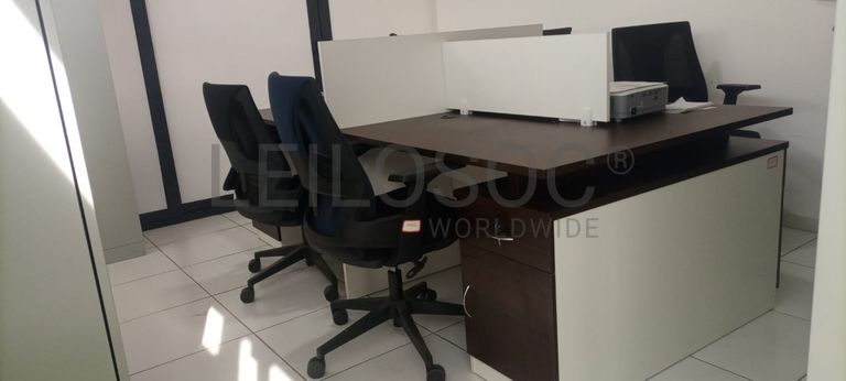 Ilha com quatro postos de trabalho