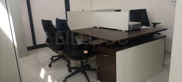 Ilha com quatro postos de trabalho