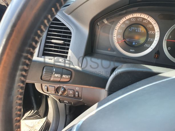 Volvo XC60 · Ano 2010