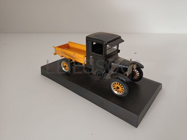 Miniatura Veículo Escala 1:43