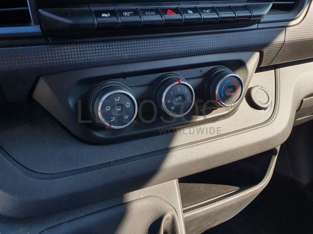 Renault Trafic · Ano 2022