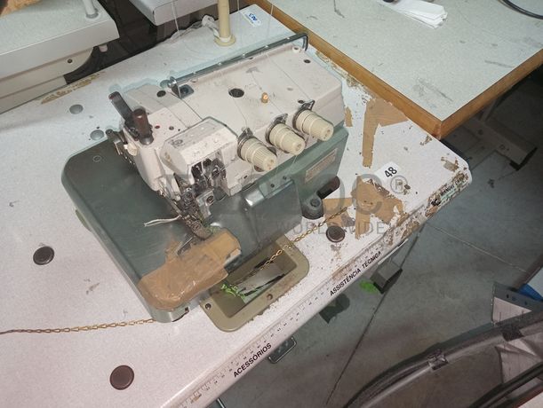 Máquina de Corte e Cose