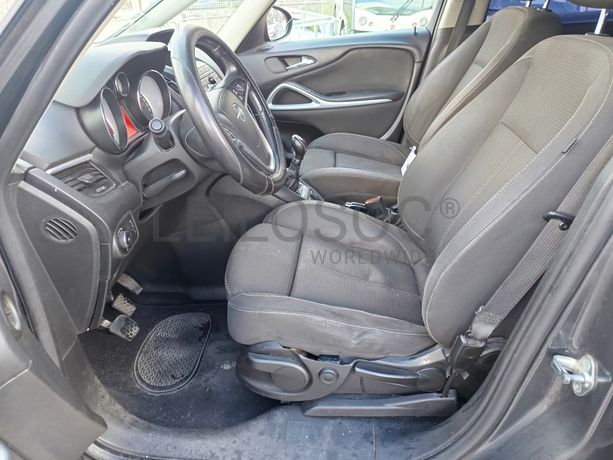 Opel Zafira · Ano 2012