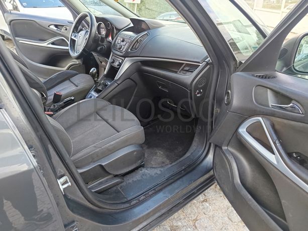 Opel Zafira · Ano 2012