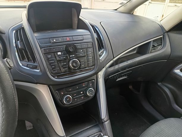 Opel Zafira · Ano 2012
