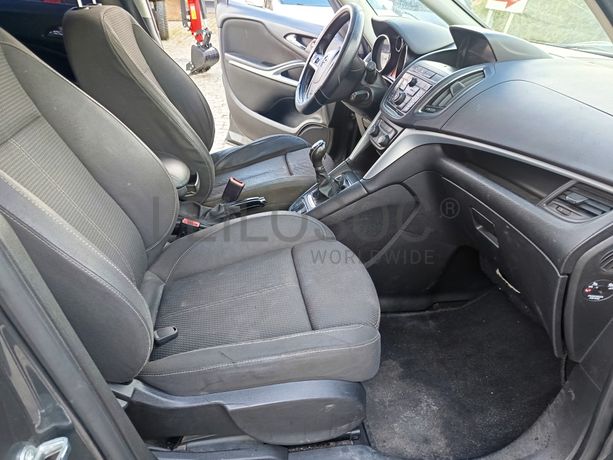 Opel Zafira · Ano 2012