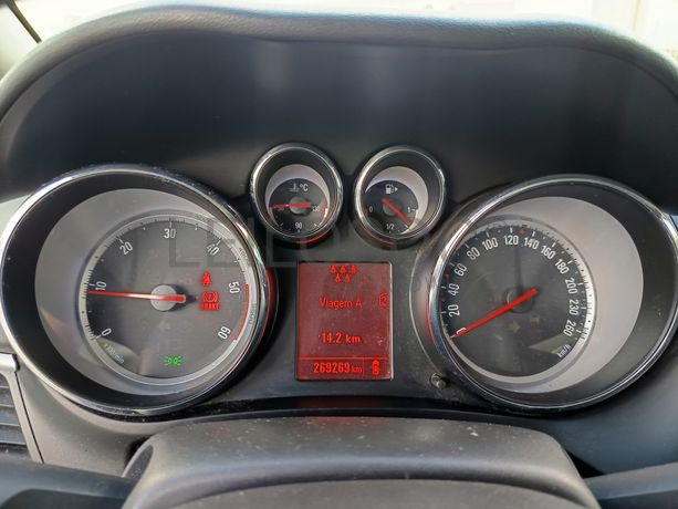 Opel Zafira · Ano 2012