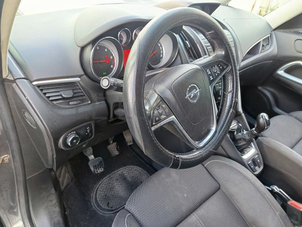 Opel Zafira · Ano 2012