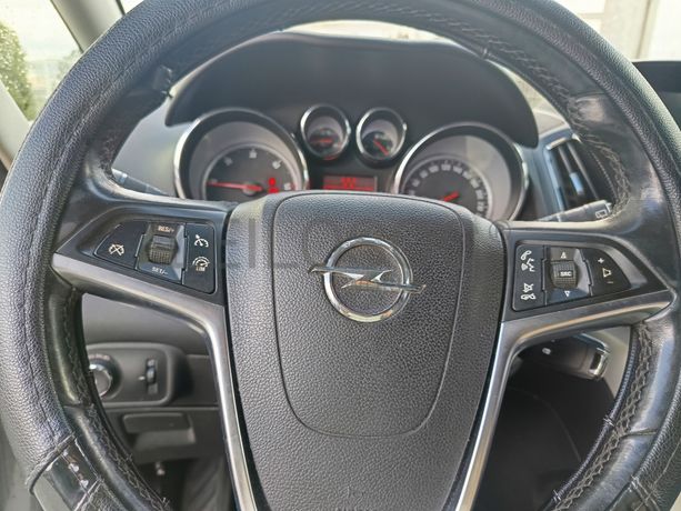 Opel Zafira · Ano 2012