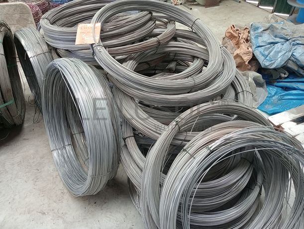 Equipamentos de Apoio à Indústria · Stock e Matéria-Prima