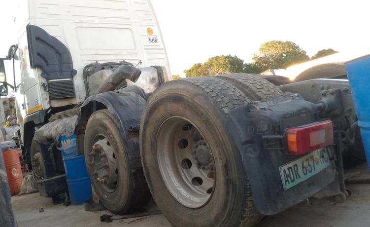 Camião Volvo FM 440