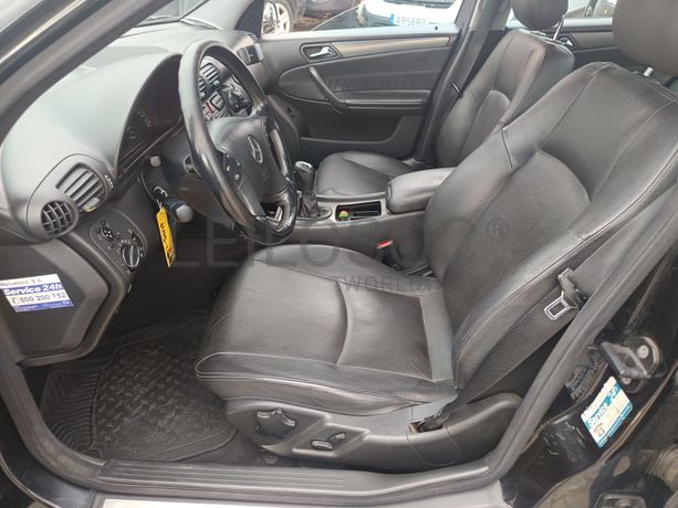 Mercedes-Benz C220 CDI · Ano 2002