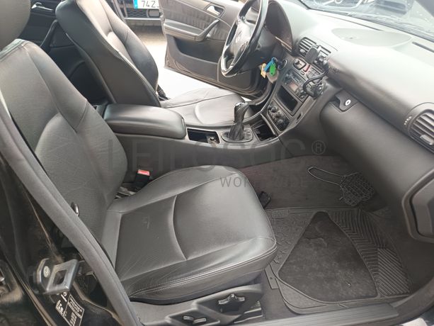 Mercedes-Benz C220 CDI · Ano 2002