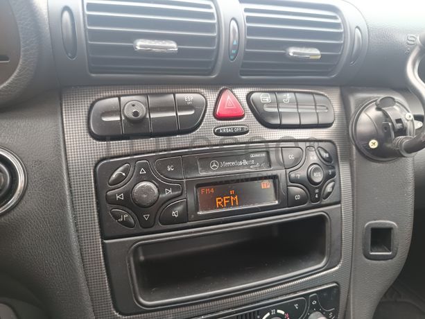 Mercedes-Benz C220 CDI · Ano 2002