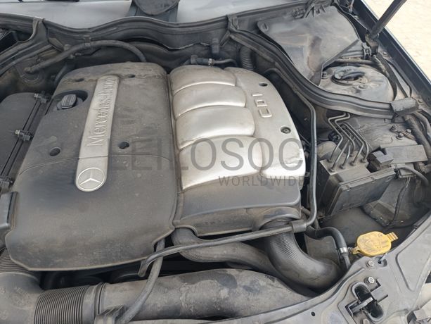 Mercedes-Benz C220 CDI · Ano 2002