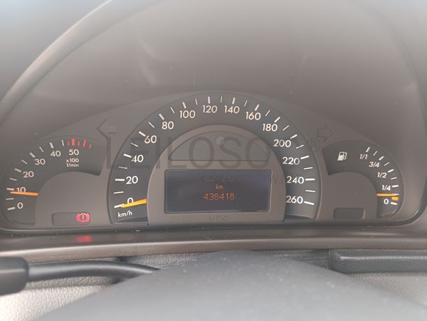 Mercedes-Benz C220 CDI · Ano 2002