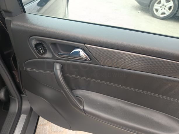 Mercedes-Benz C220 CDI · Ano 2002