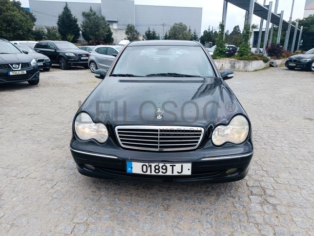 Mercedes-Benz C220 CDI · Ano 2002