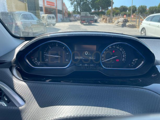 Peugeot 2008 1.6HDI · Ano 2015