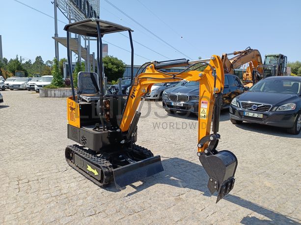 Mini Giratória JPC HT12 · Ano 2024