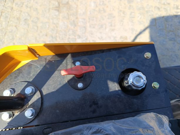 Mini Giratória JPC HT12 · Ano 2024