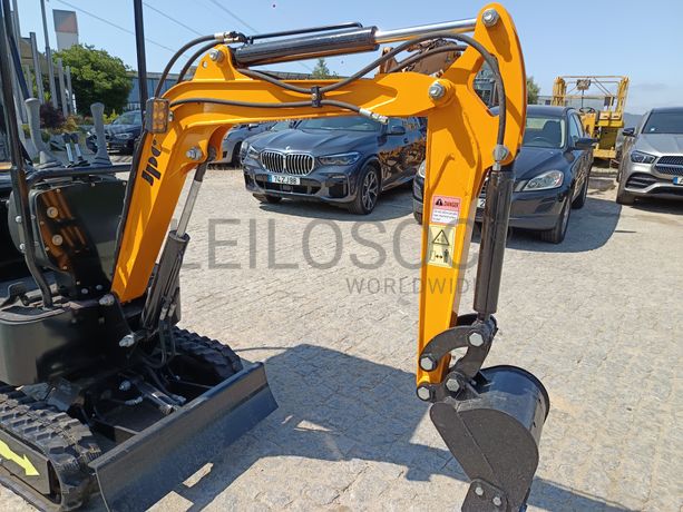 Mini Giratória JPC HT12 · Ano 2024