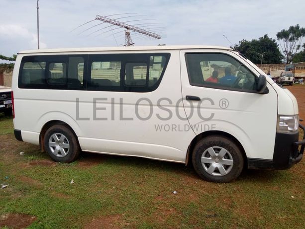 Toyota Hiace Mini Bus