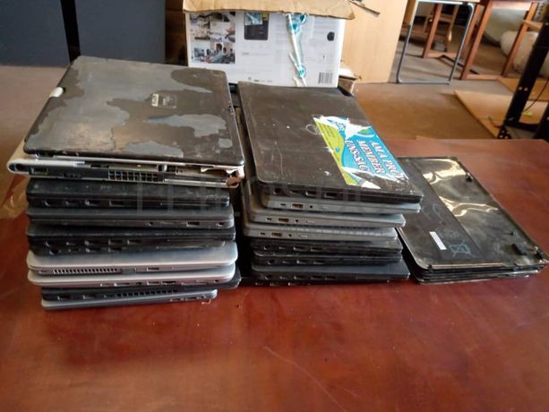 17 Laptops & 3 Batteries