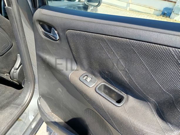 Peugeot 207 · Ano 2009