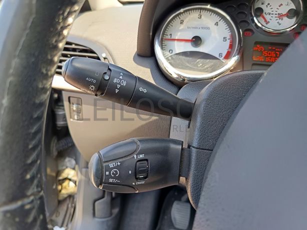 Peugeot 207 · Ano 2009