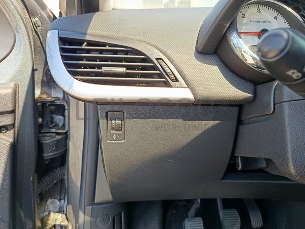 Peugeot 207 · Ano 2009