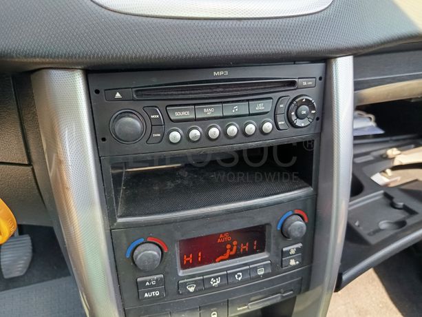 Peugeot 207 · Ano 2009