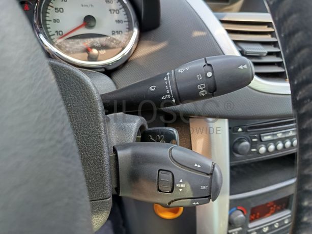 Peugeot 207 · Ano 2009