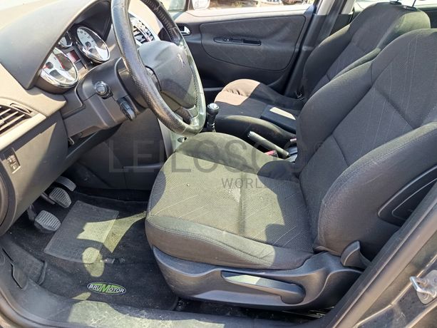 Peugeot 207 · Ano 2009