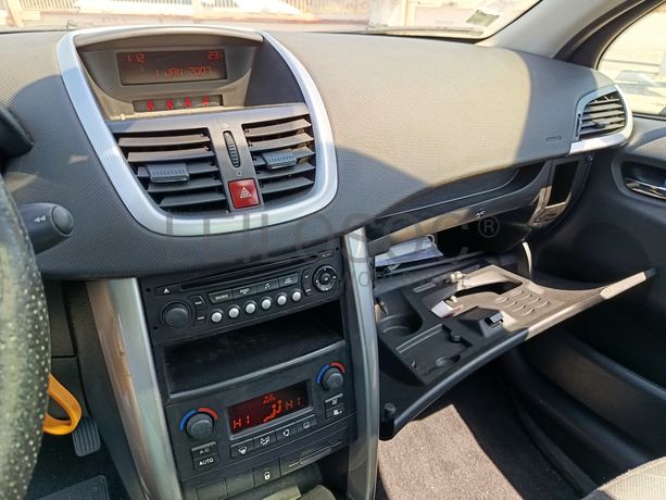 Peugeot 207 · Ano 2009