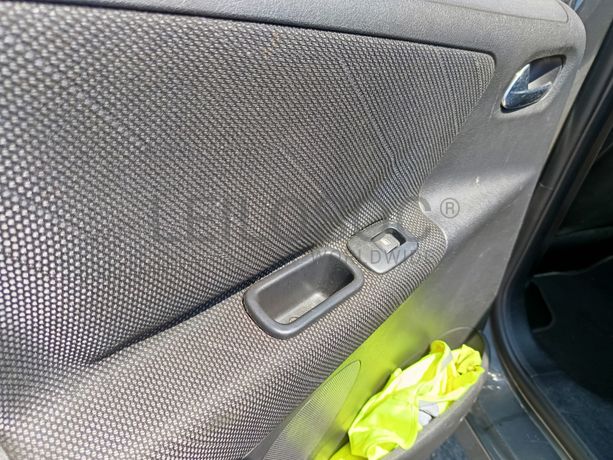 Peugeot 207 · Ano 2009