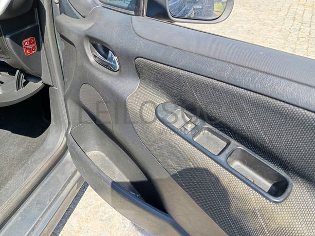 Peugeot 207 · Ano 2009