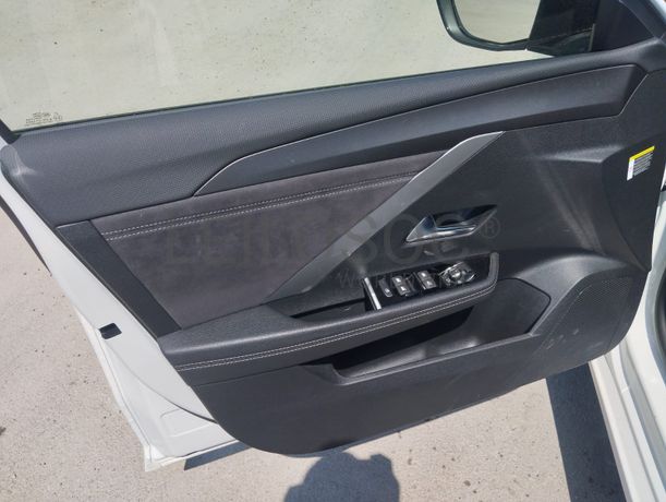 Opel Astra 1.6 Híbrido · Ano 2023