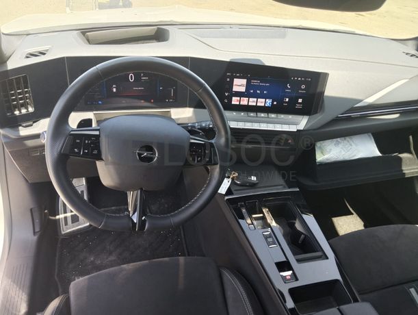 Opel Astra 1.6 Híbrido · Ano 2023