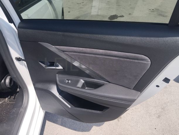 Opel Astra 1.6 Híbrido · Ano 2023